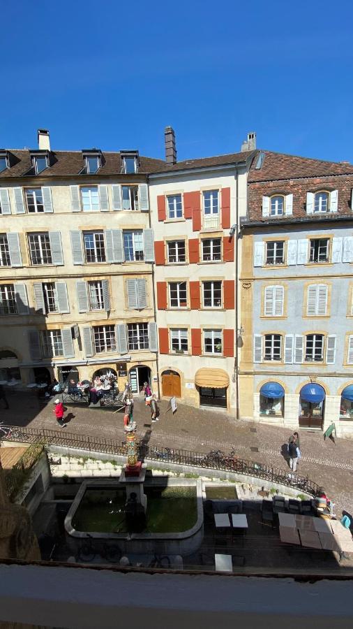 Aux Chambres Du Banneret Neuchâtel Exterior foto