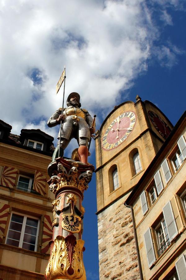 Aux Chambres Du Banneret Neuchâtel Exterior foto
